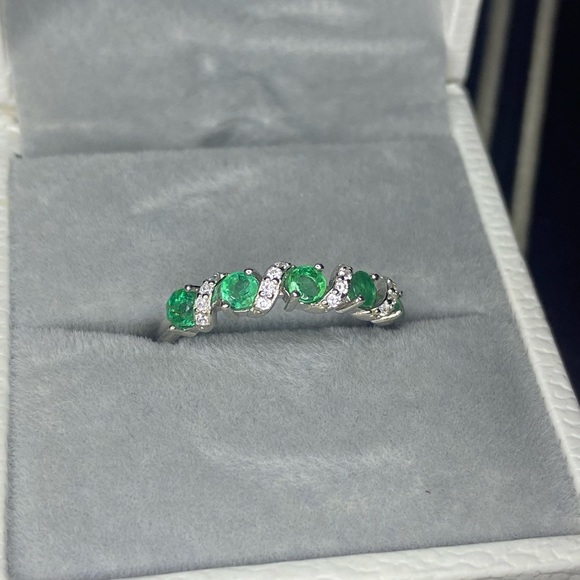 Natural Emerald Ring - Picture 10 of 11